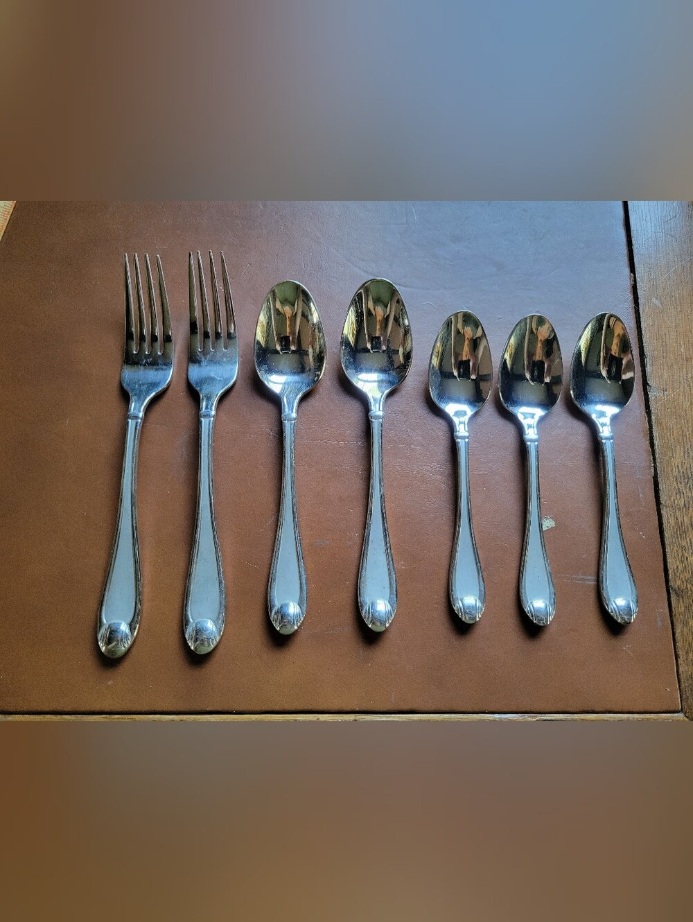 Oneida Polished Silver Stainless Flatware - Forks & Spoons Set